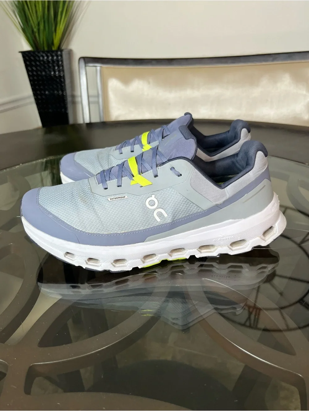 ON Cloudvista 2 Men’s Athletic Sneakers Sz 11